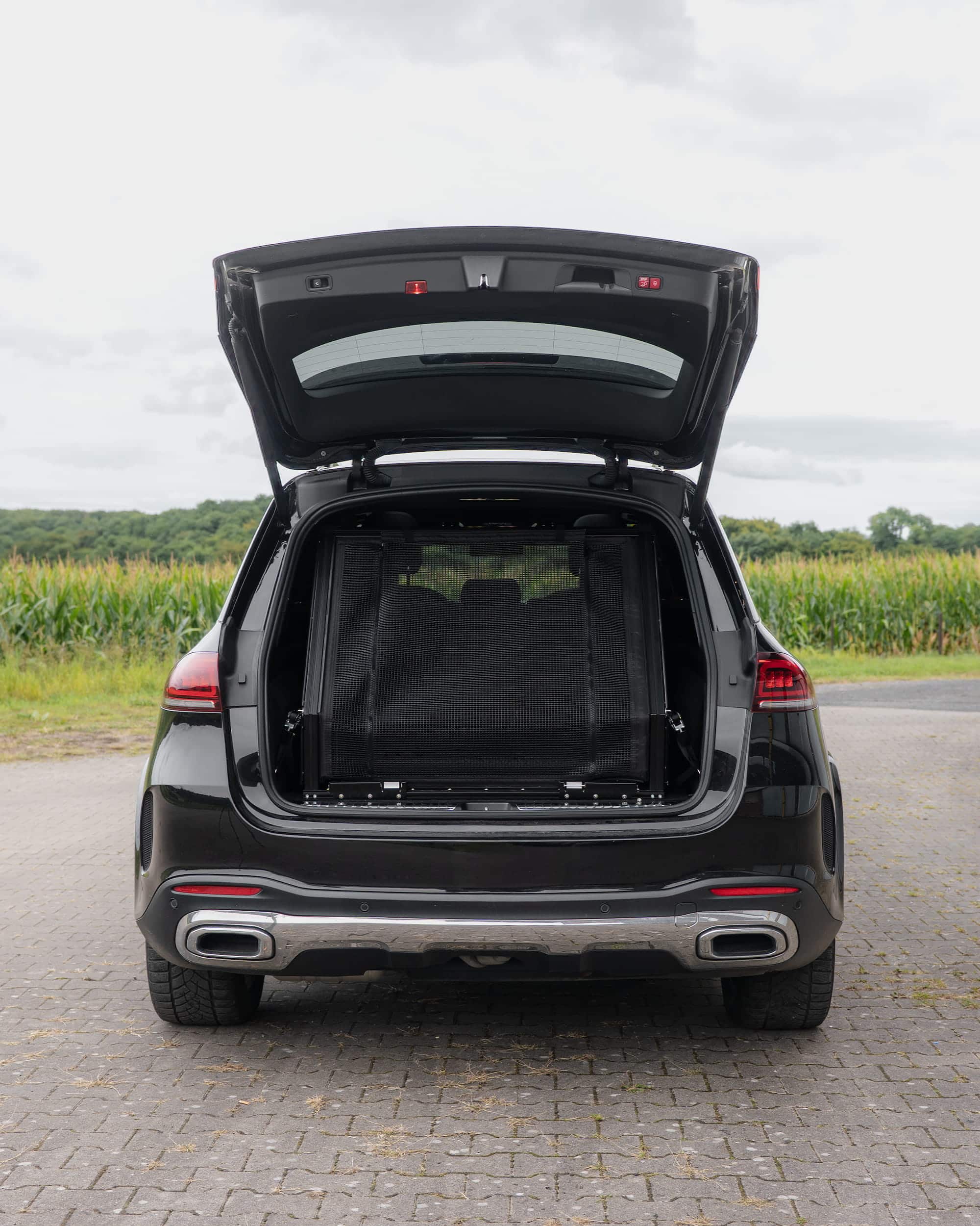 Dog & Drive divider system – optimal space utilisation, built for protection