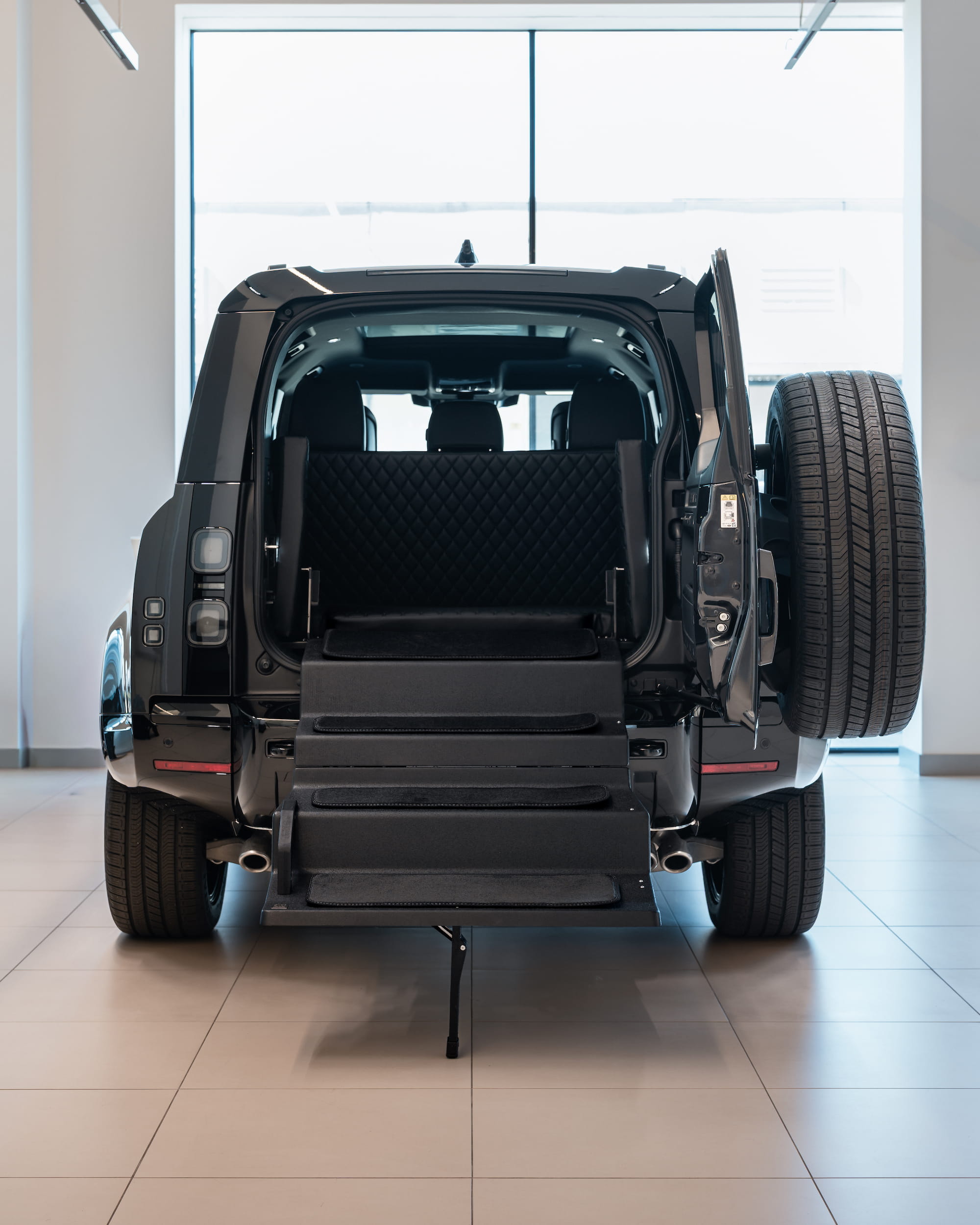 Tailored Dog & Drive dog cushion setup in a Defender