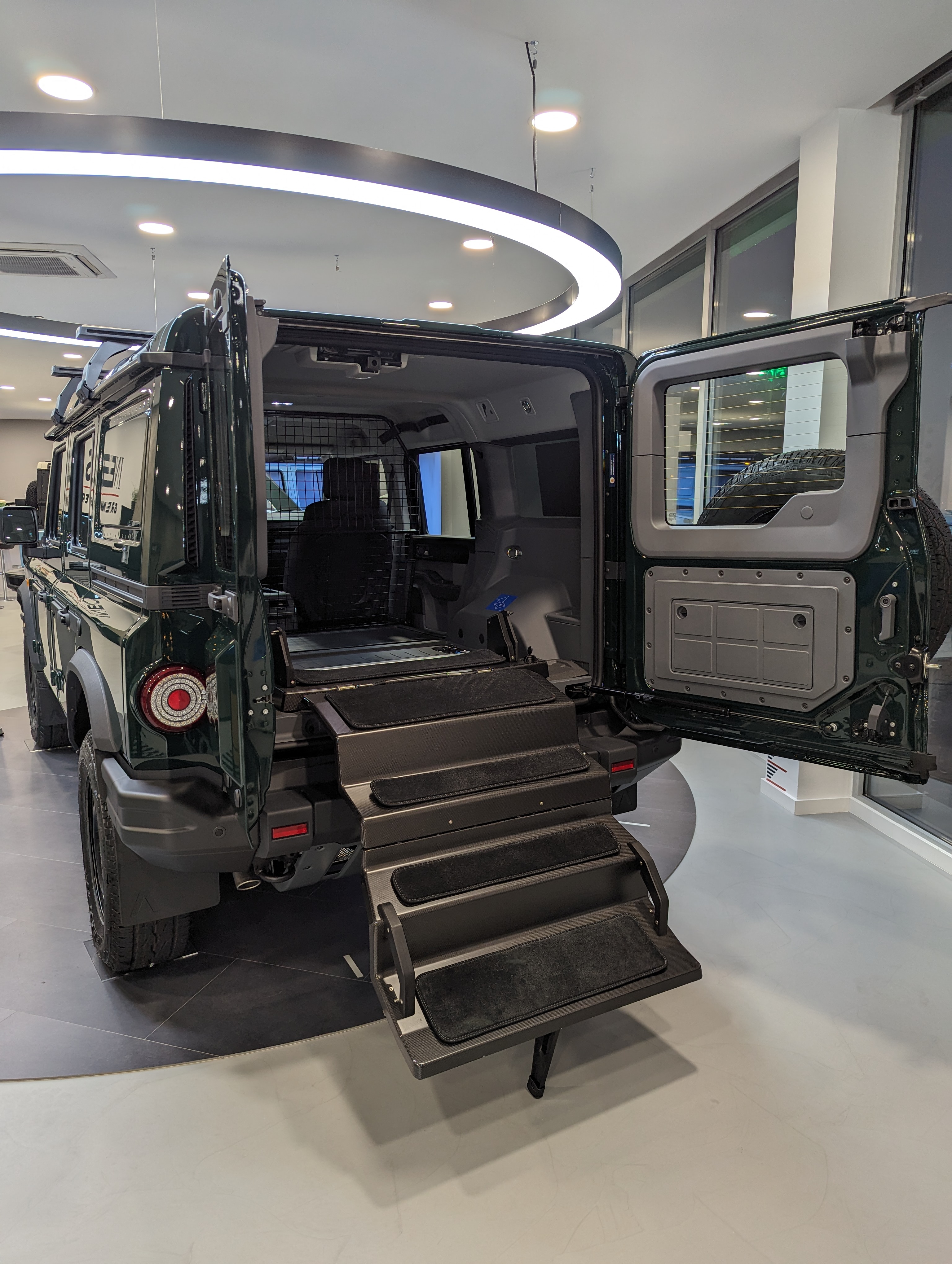 Dog & Drive Kundensystem in einem INEOS Grenadier
